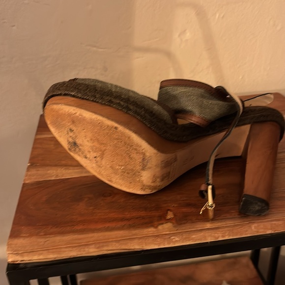 Coach - Picture 4 of 4